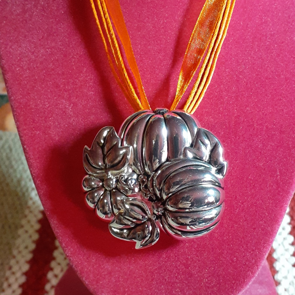 Best Brand Pumpkins BroochPendant 15$